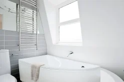 Azura Home Design Baignoire d'angle ORIEGA 150 cm gauche avec tablier