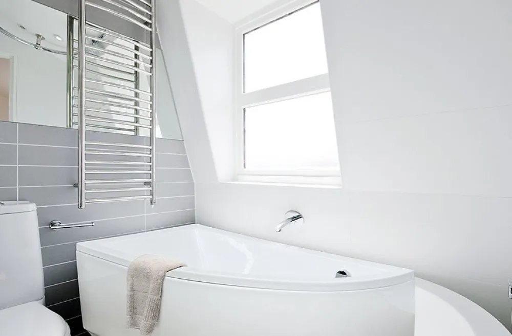 Azura Home Design Baignoire d'angle ORIEGA 150 cm gauche avec tablier