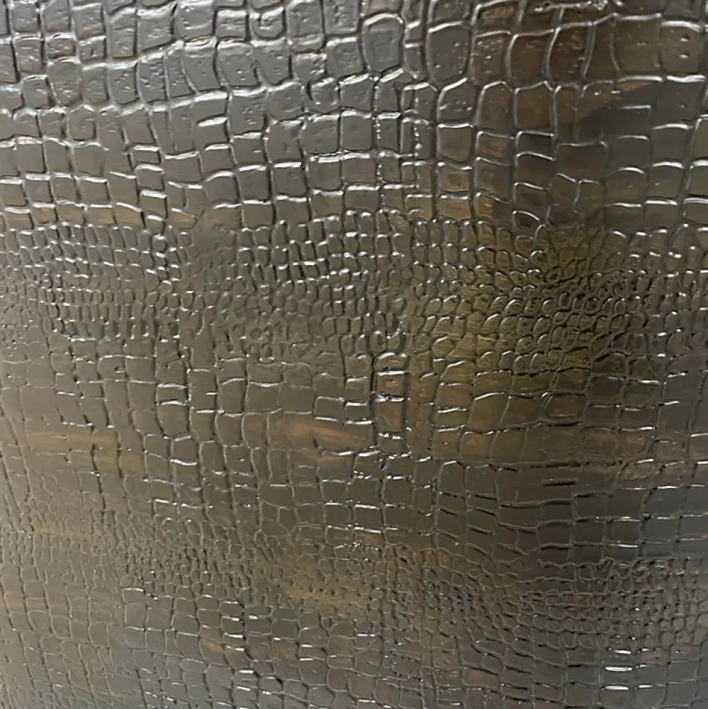 Baignoire Îlot|Planète Bain Baignoire semi-îlot design 170x87 cm effet texturé peau de crocodile - Acrylic Lucite - Savane