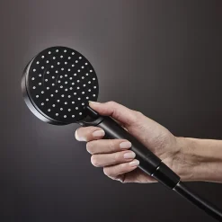 Hansgrohe Colonne de douche sans robinetterie avec pommeau + douchette 2 jets + flexible + barre réglable, noir mat, Vernis Shape
