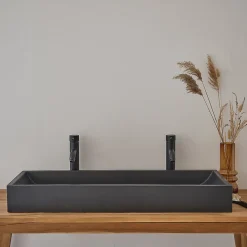 Berah Getah Double vasque en béton noir 100 cm