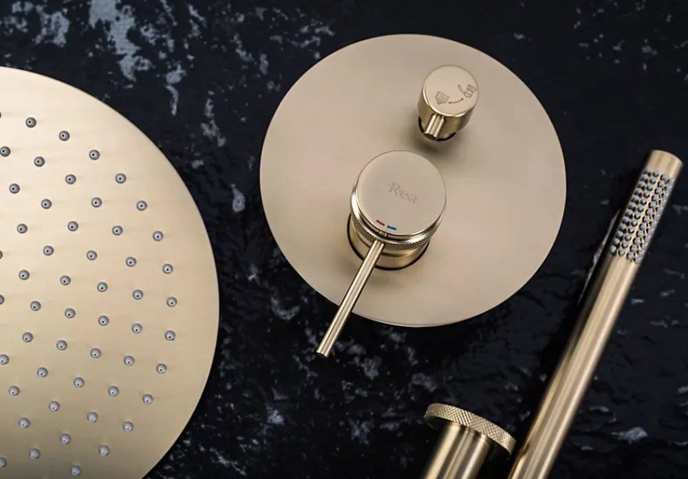 Rea Kit De Douche Encastré Lungo Grip Brush Gold + Box