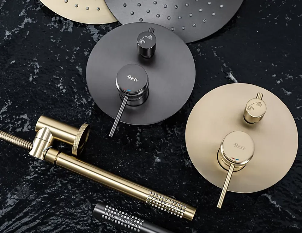 Rea Kit De Douche Encastré Lungo Grip Brush Gold + Box