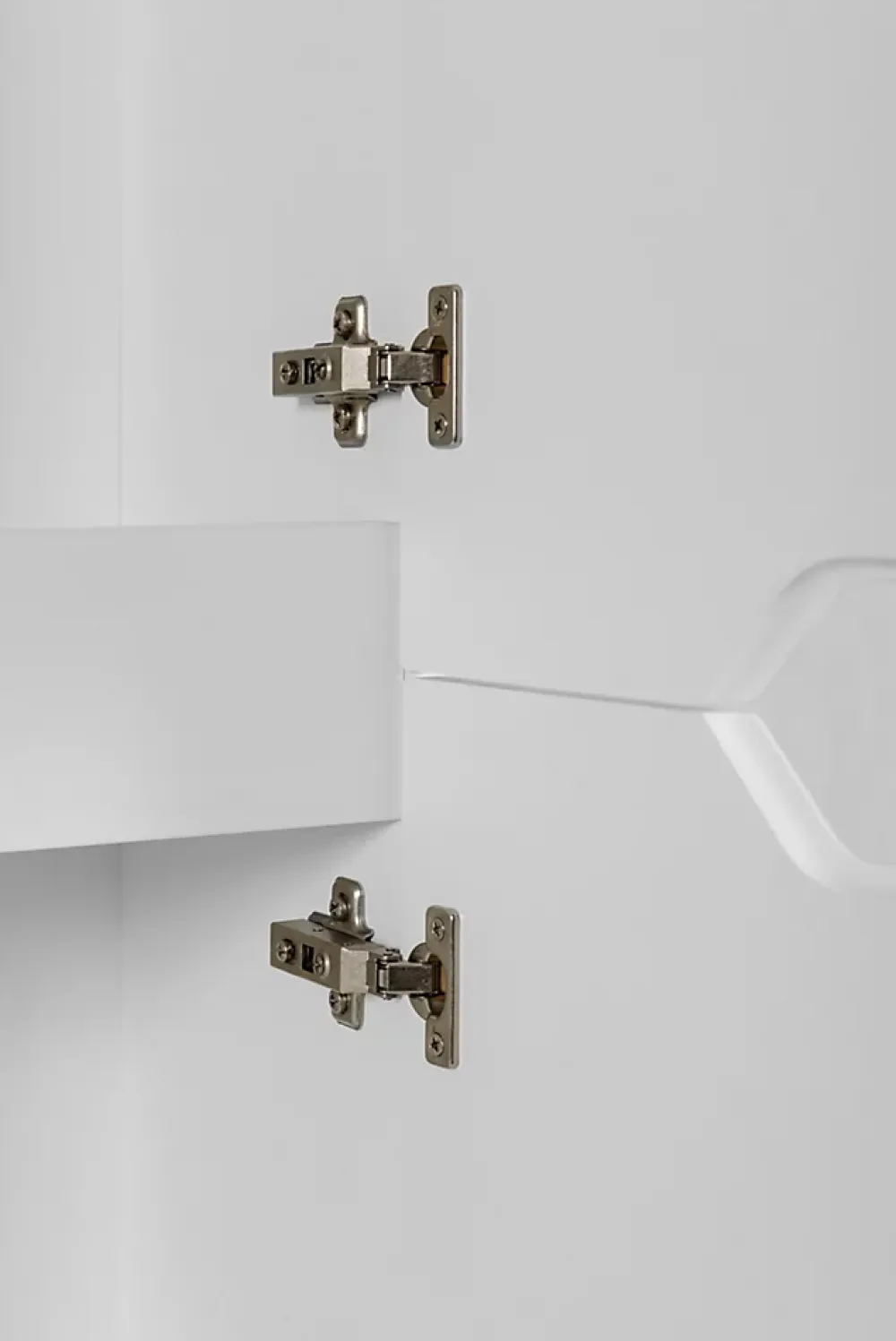 Furnidea Meuble colonne de salle de bain suspendu MODERN blanc 35 x 136 cm