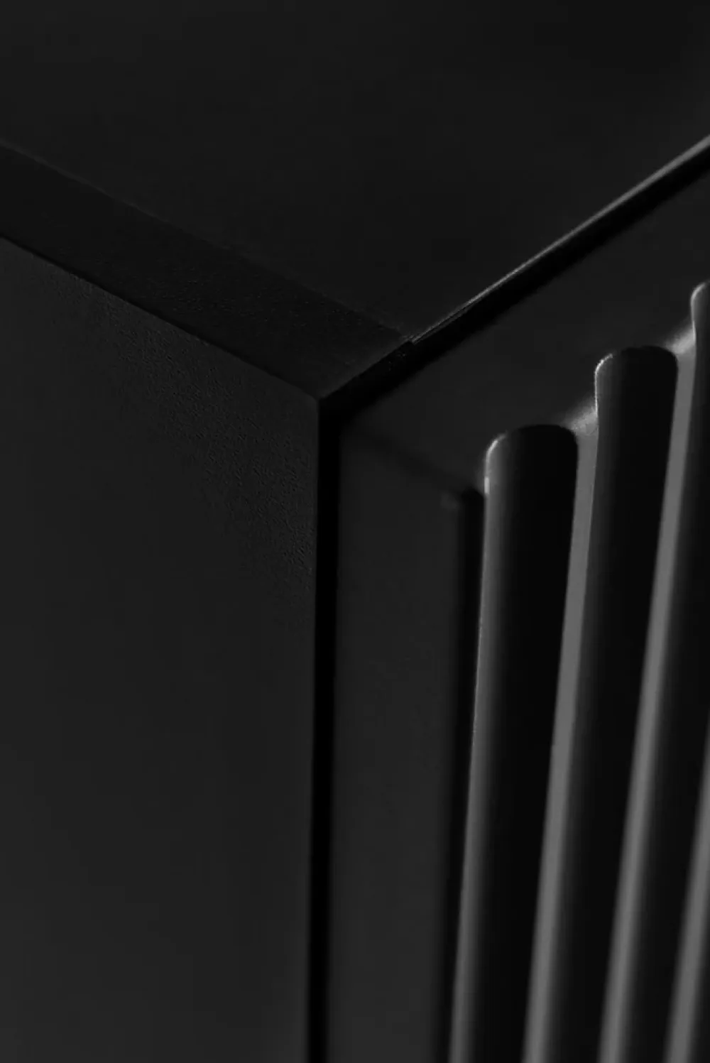Furnidea Meuble colonne de salle de bain suspendu VENA noir 36 x 136 cm