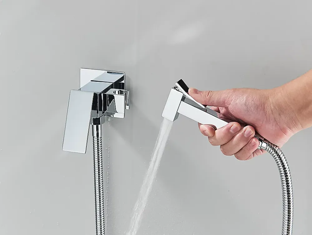 Robinet De Bidet|Signature Mitigeur Chrome Encastré pour WC - Douchette Ergonomique, Résistante à la Corrosion, Installation Murale Discrète en Laiton.