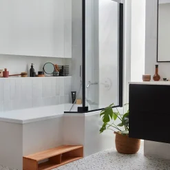 Jacob Delafon Pack baignoire bain douche 180 x 90 Neo version droite + pare bain noir mat + tablier de baignoire en angle
