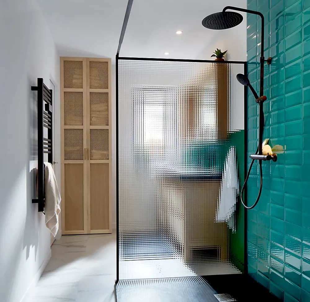 Paroi De Douche| Paroi de douche à l'italienne GoodHome Ezili gaufré profilé noir 120 cm