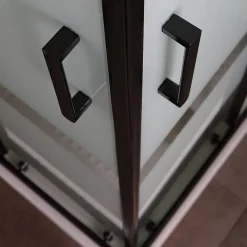 Kiamami Valentina Porte De Douche Carrée 90X90 Avec Portes Sérigraphiées Et Profilés Noirs - City
