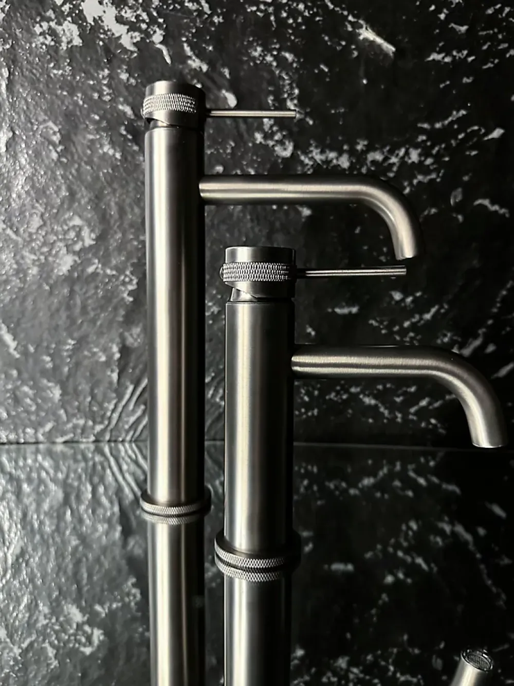Rea Robinet De Lavabo Lungo Grip High Titanium
