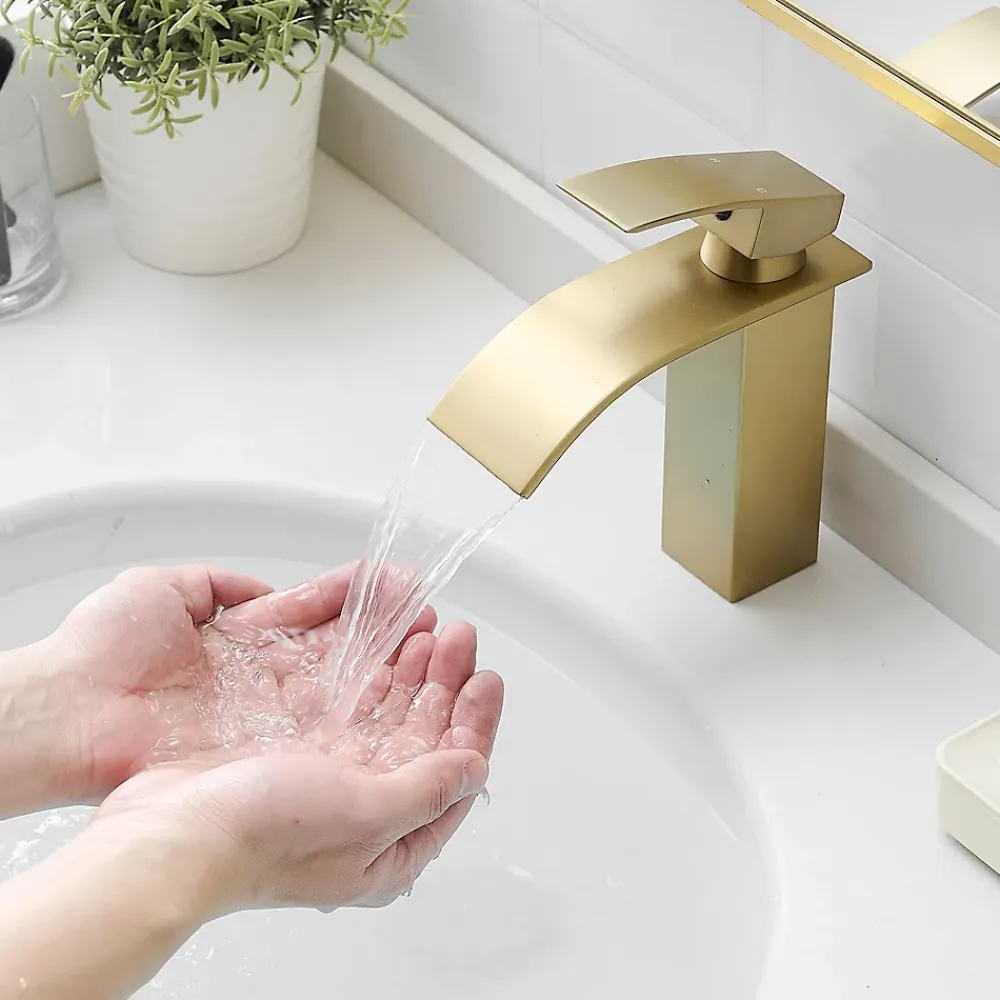 Saniverre Robinet mitigeur TIBRE bec cascade extra-plat or brossé -