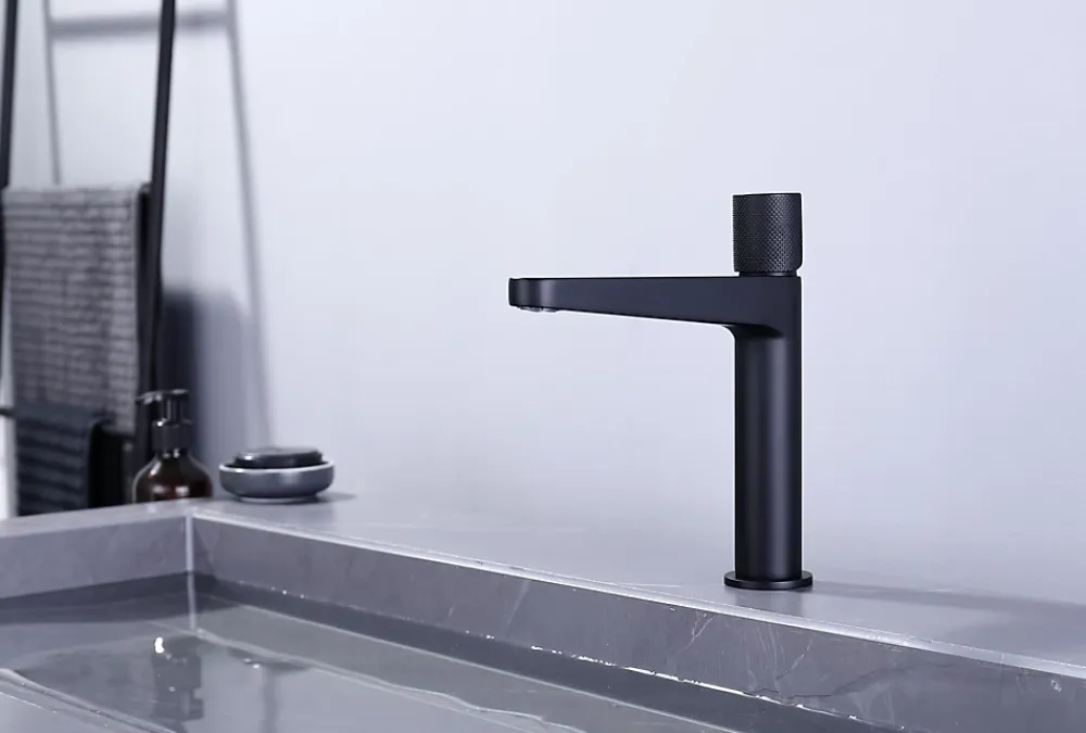 Bernstein Robinet pour lavabo vasque et évier design en laiton peu bruyant et économe en eau - H. 21,5cm - Noir (mat)