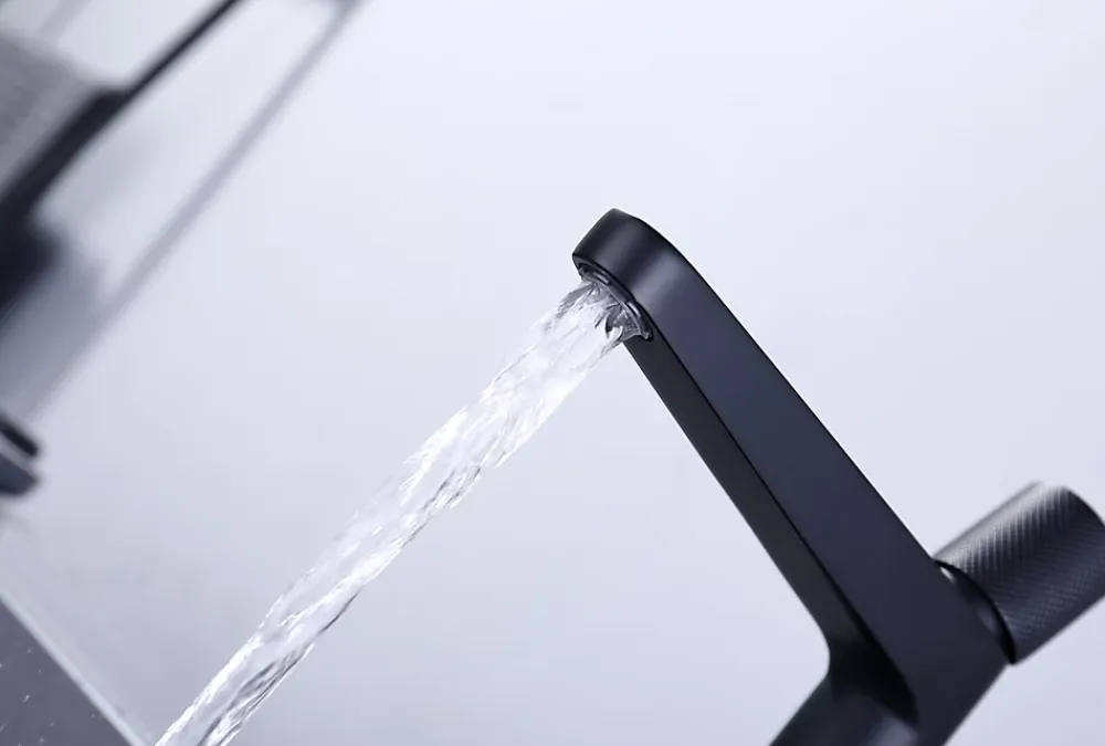 Bernstein Robinet pour lavabo vasque et évier design en laiton peu bruyant et économe en eau - H. 21,5cm - Noir (mat)
