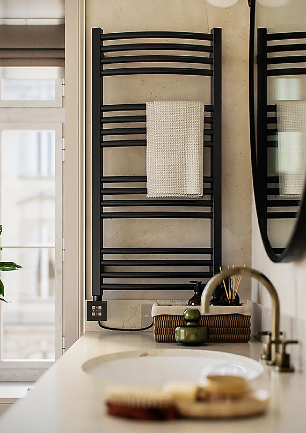 Matisere Sèche-serviette électrique noir de 660 mm de haut et 400 mm de large - 300 Watt - LEN660/400E1N