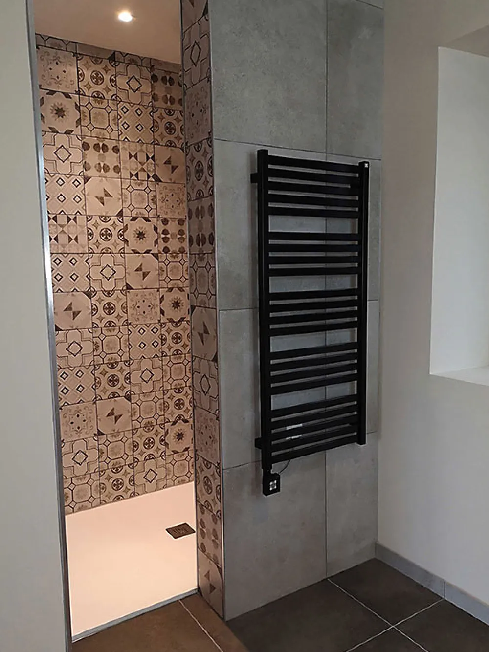 Sèche-Serviettes Mixte|Matisere Sèche-serviette mixte noir - (HxL) 600x530 mm - 300 Watt - 301 Watt - MAR600-530Z1N